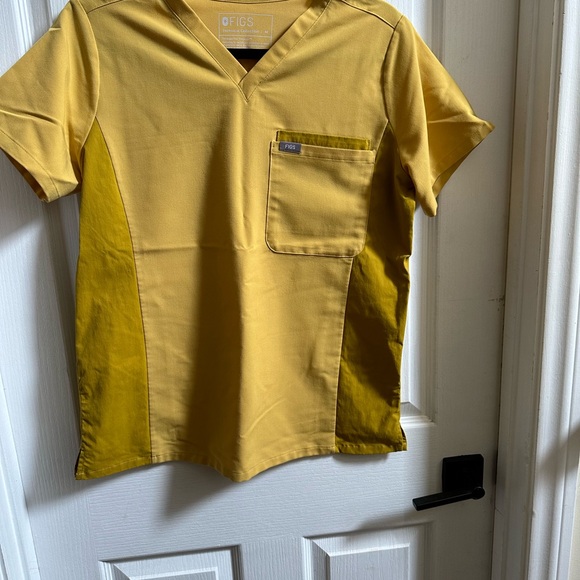 FIGS Limited addition Mustard Yellow Zamora (M) set barely wore - Picture 3 of 5